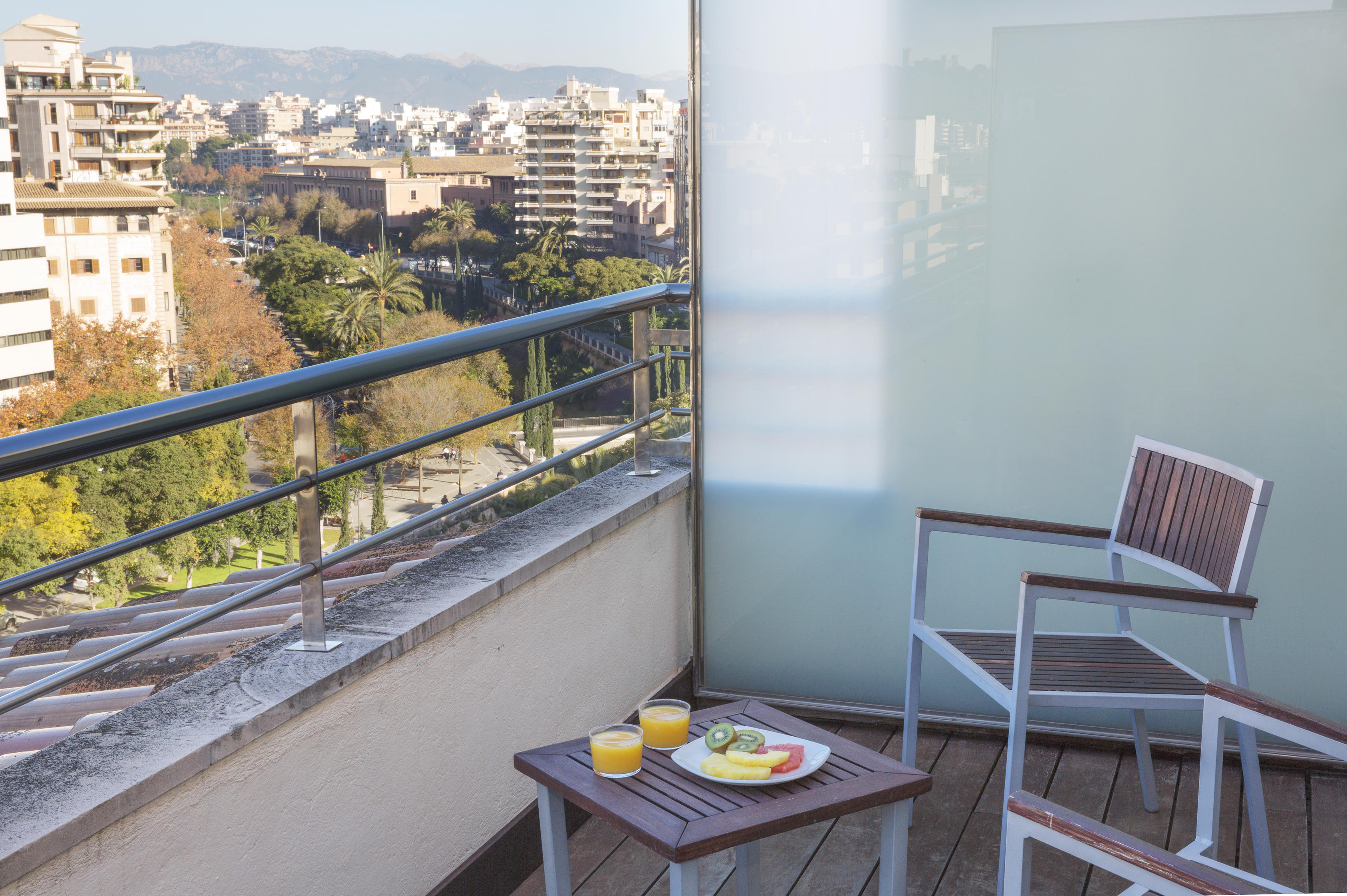 Room - City view 1.jpg